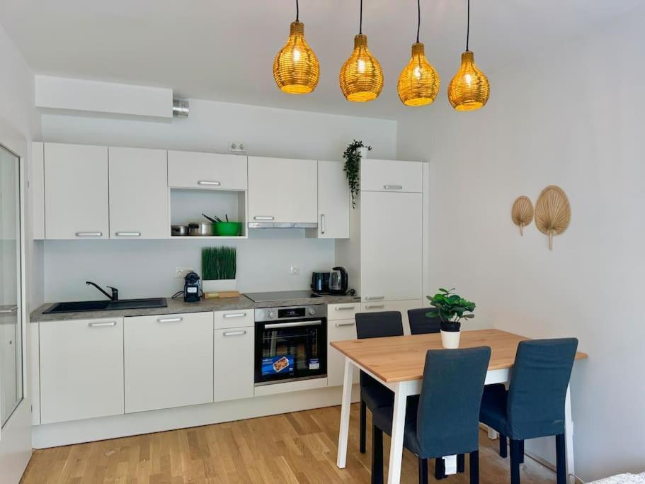 Rooftop Apartment With Balcony & Free Parking Wien Eksteriør bilde